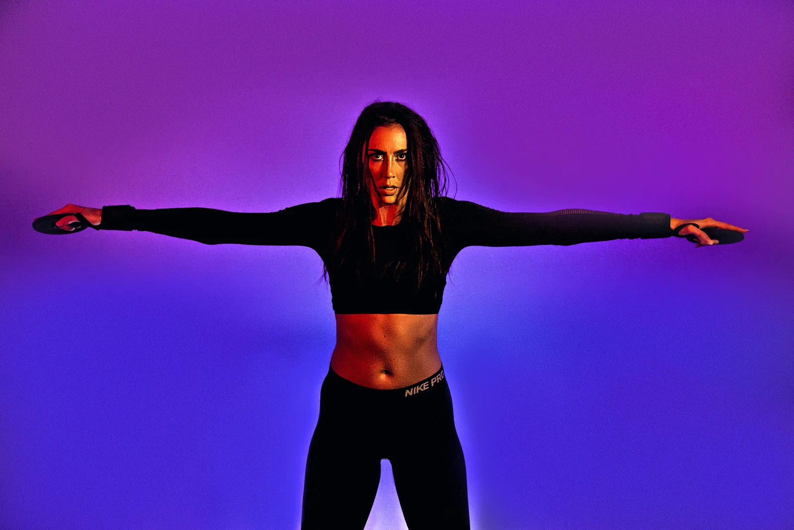 Portrait sportif en lumière gélifiée, séance studio Madson Kurtis